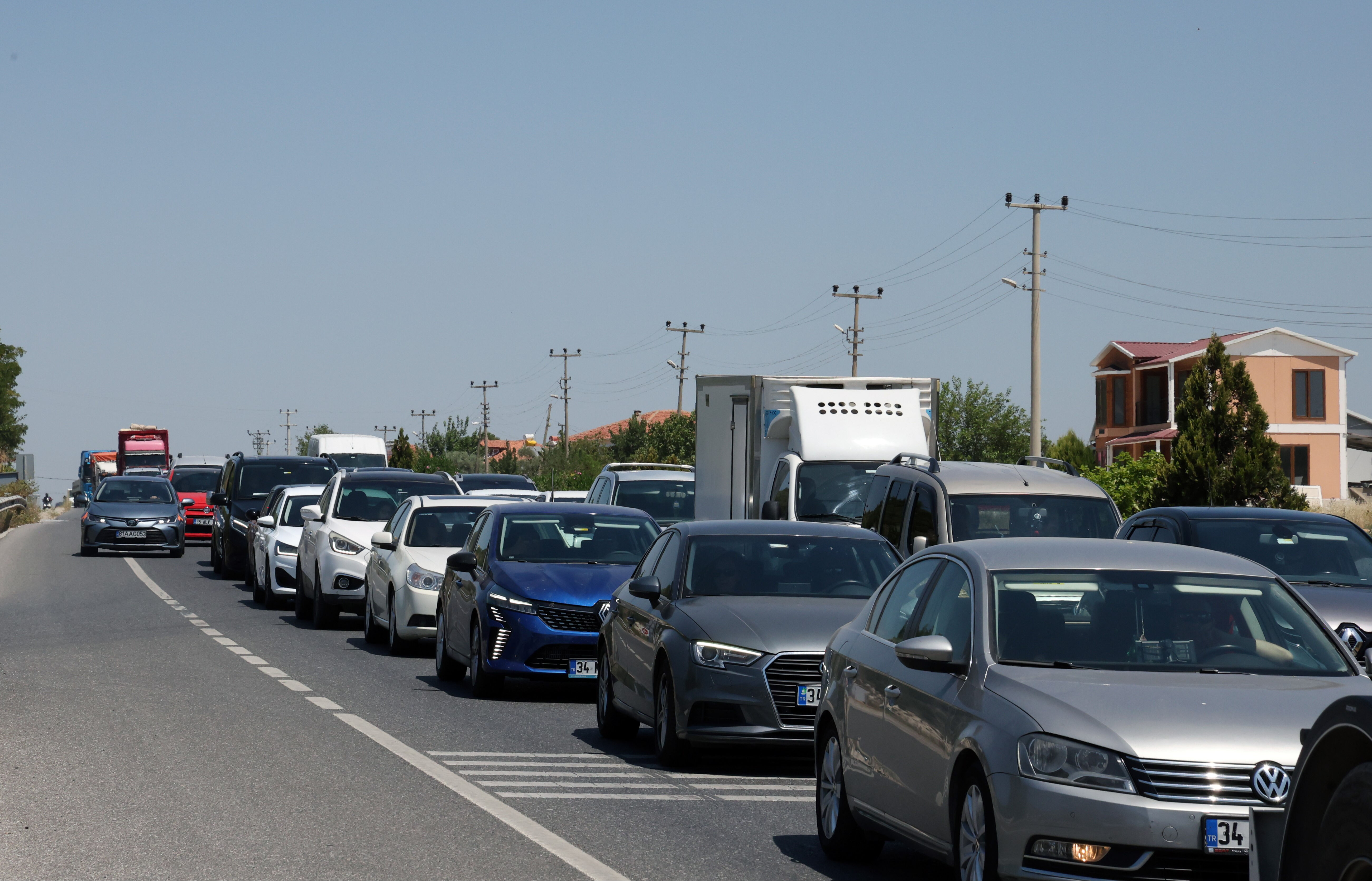 İstanbul, İzmir, Ankara... Hepsi bu yolda! Adeta otoparka dönüştü İstanbul, İzmir, Ankara... Hepsi bu yolda! Adeta otoparka dönüştü - 1. Resim