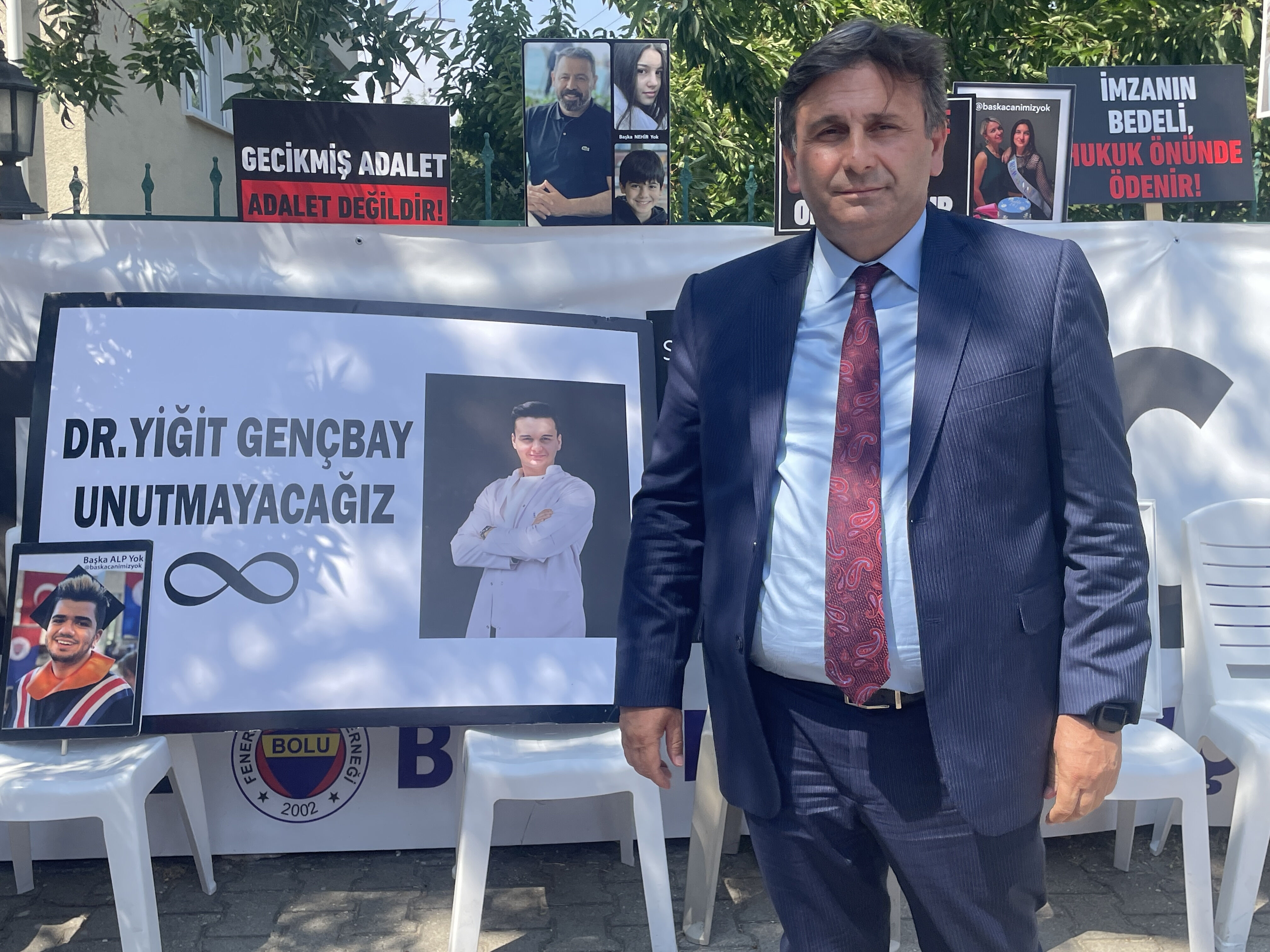 Kartalkaya'da facia otelde çocuklarını kaybeden anne ve babalar konuştu: "Yanlarında kendime de mezar aldım" - 3. Resim