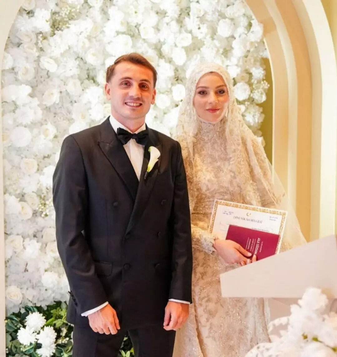 Kerem Aktürkoğlu'ndan evlilik sonrası eşiyle ilk paylaşım - 1. Resim