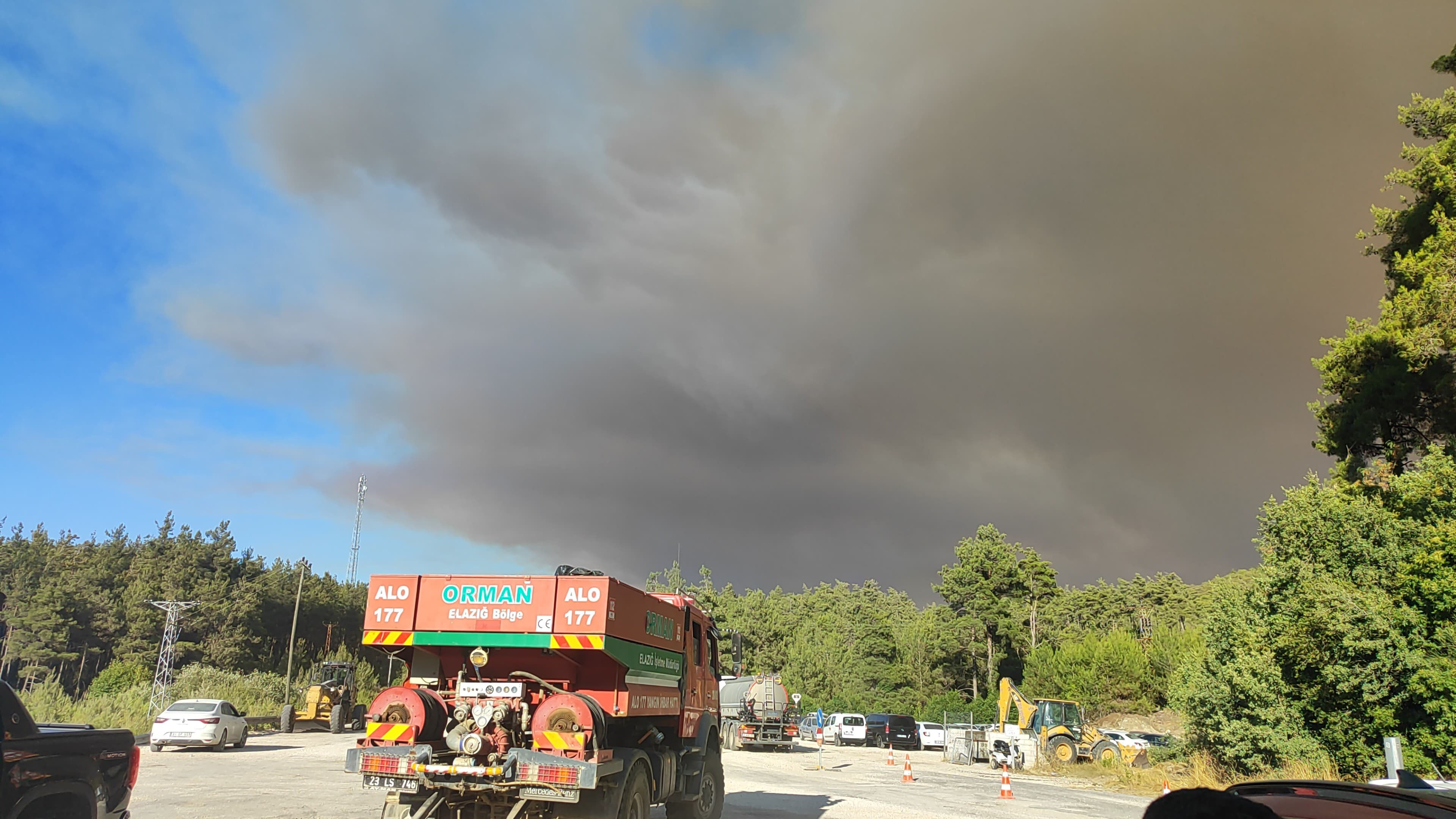 Lazkiye'de çıkan yangın sınıra doğru ilerliyor! Keseb Sınır Kapısı geçici olarak kapatıldı - 1. Resim
