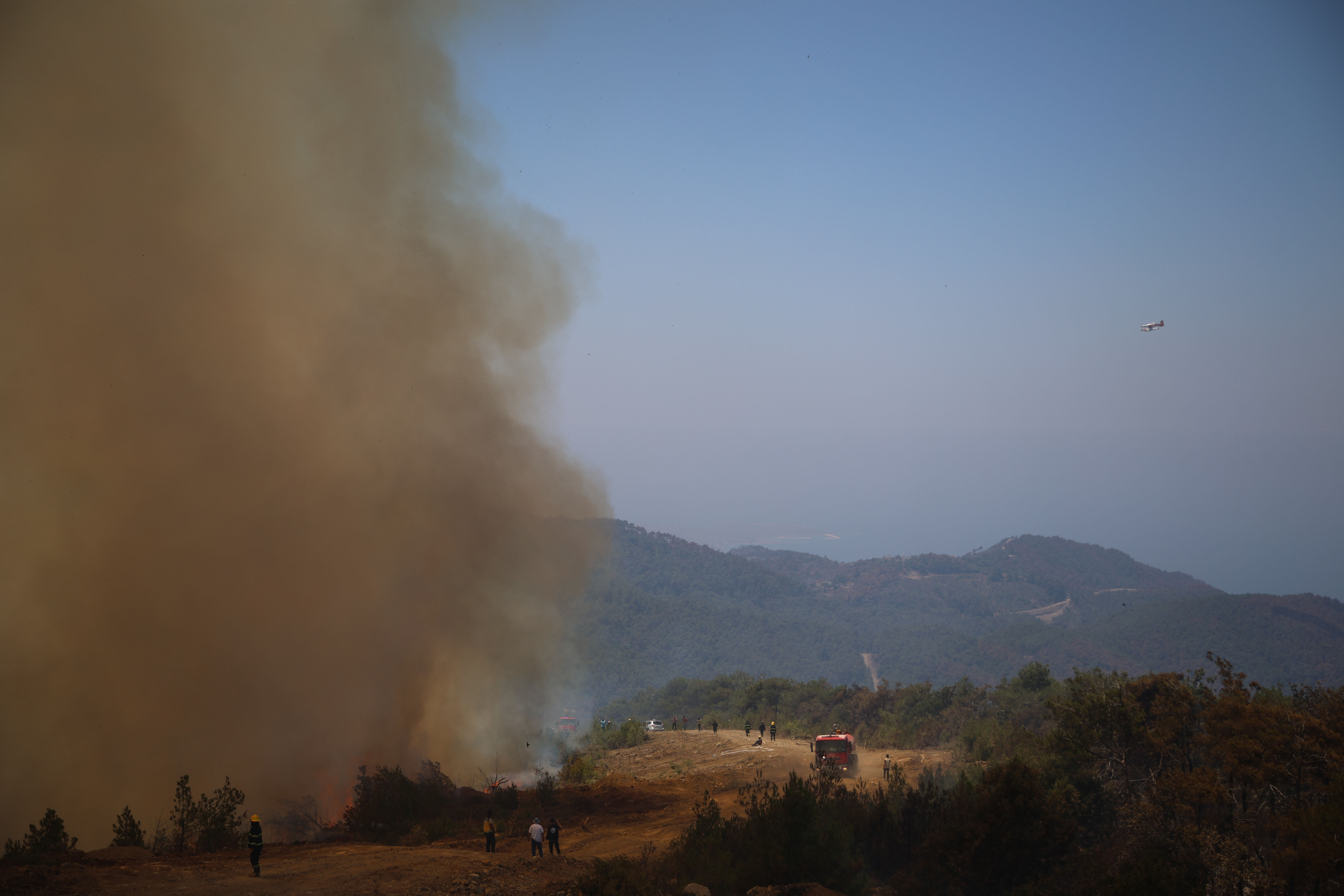 Lazkiye'de çıkan yangın sınıra doğru ilerliyor! Keseb Sınır Kapısı geçici olarak kapatıldı - 1. Resim