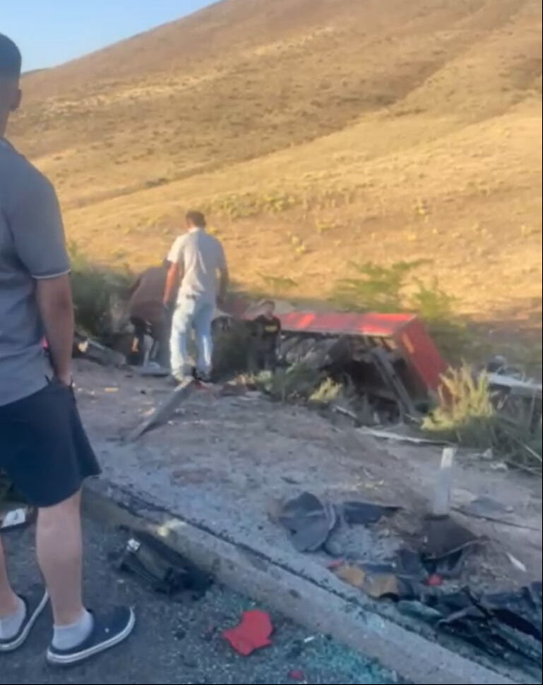 Niğde'de korkunç kaza: Yolcular yola savruldu: 1'i ağır 18 yaralı - 1. Resim