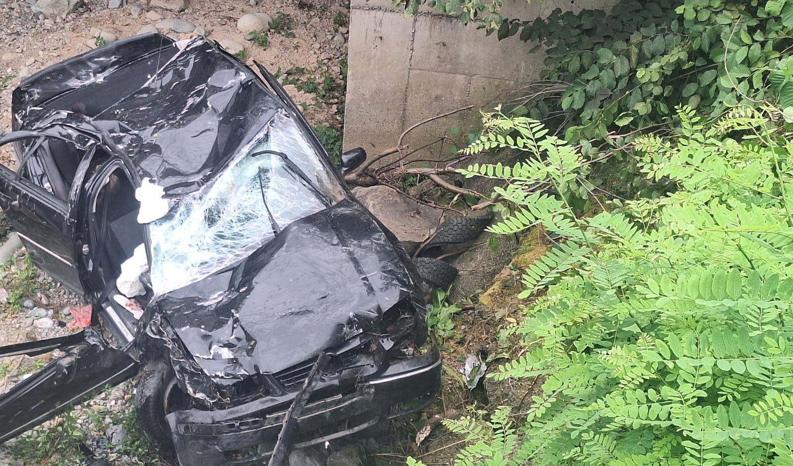 Rize'de katliam gibi kaza: Ölü ve yaralılar var - 1. Resim