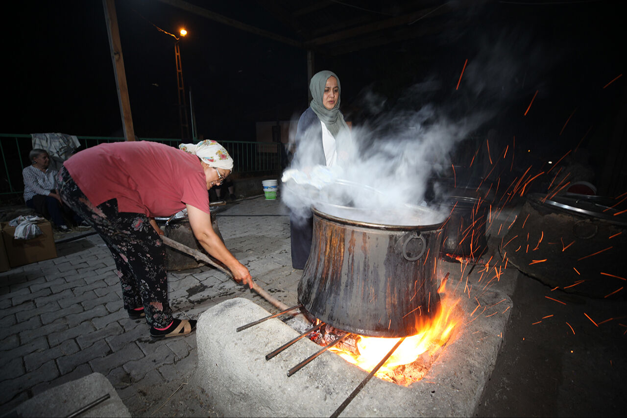 Saatlerce sürüyor, yaşlı genç herkesin elin değiyor... Belören asırlık lezzeti yaşatıyor - 3. Resim