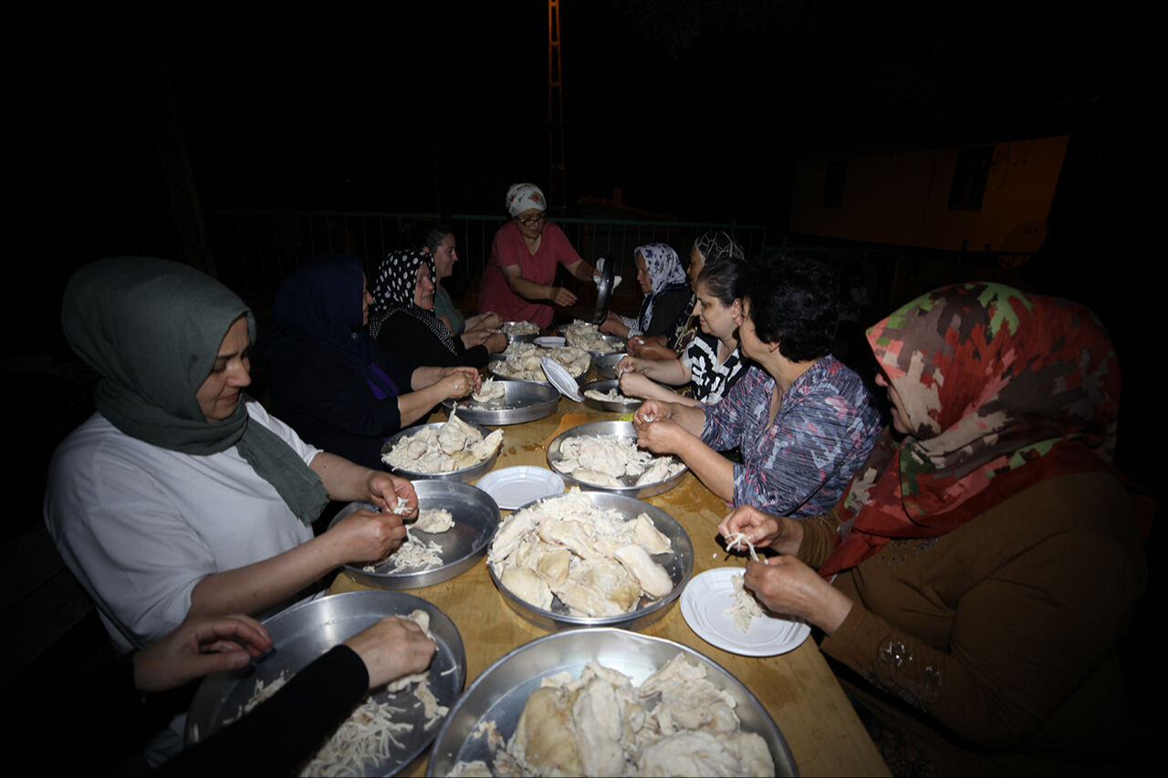 Saatlerce sürüyor, yaşlı genç herkesin elin değiyor... Belören asırlık lezzeti yaşatıyor - 4. Resim