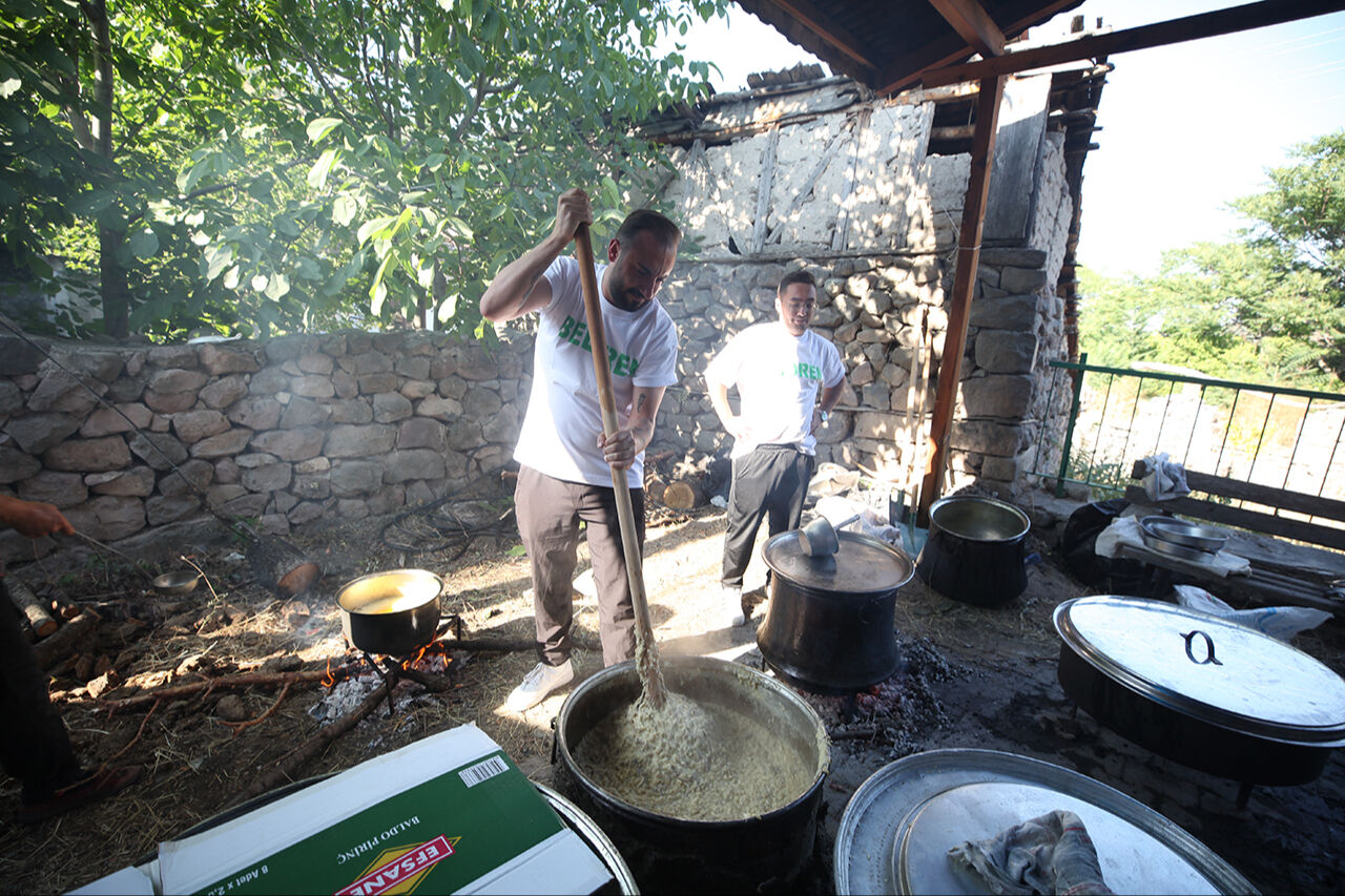Saatlerce sürüyor, yaşlı genç herkesin elin değiyor... Belören asırlık lezzeti yaşatıyor - 6. Resim