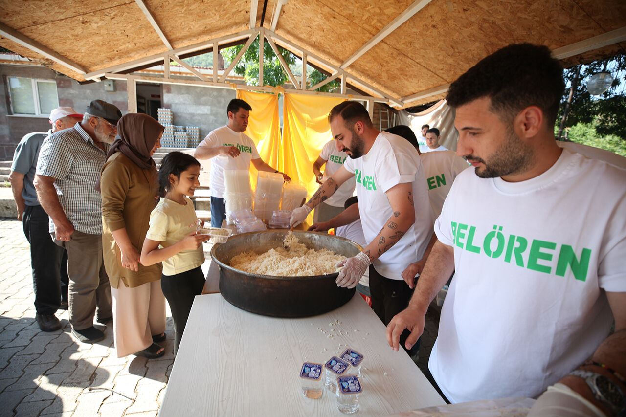 Saatlerce sürüyor, yaşlı genç herkesin elin değiyor... Belören asırlık lezzeti yaşatıyor - 7. Resim