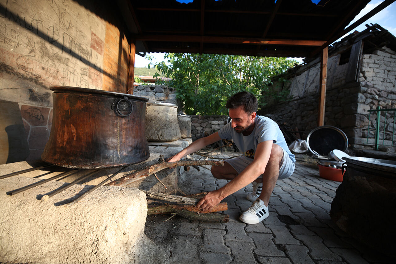 Saatlerce sürüyor, yaşlı genç herkesin elin değiyor... Belören asırlık lezzeti yaşatıyor - 2. Resim