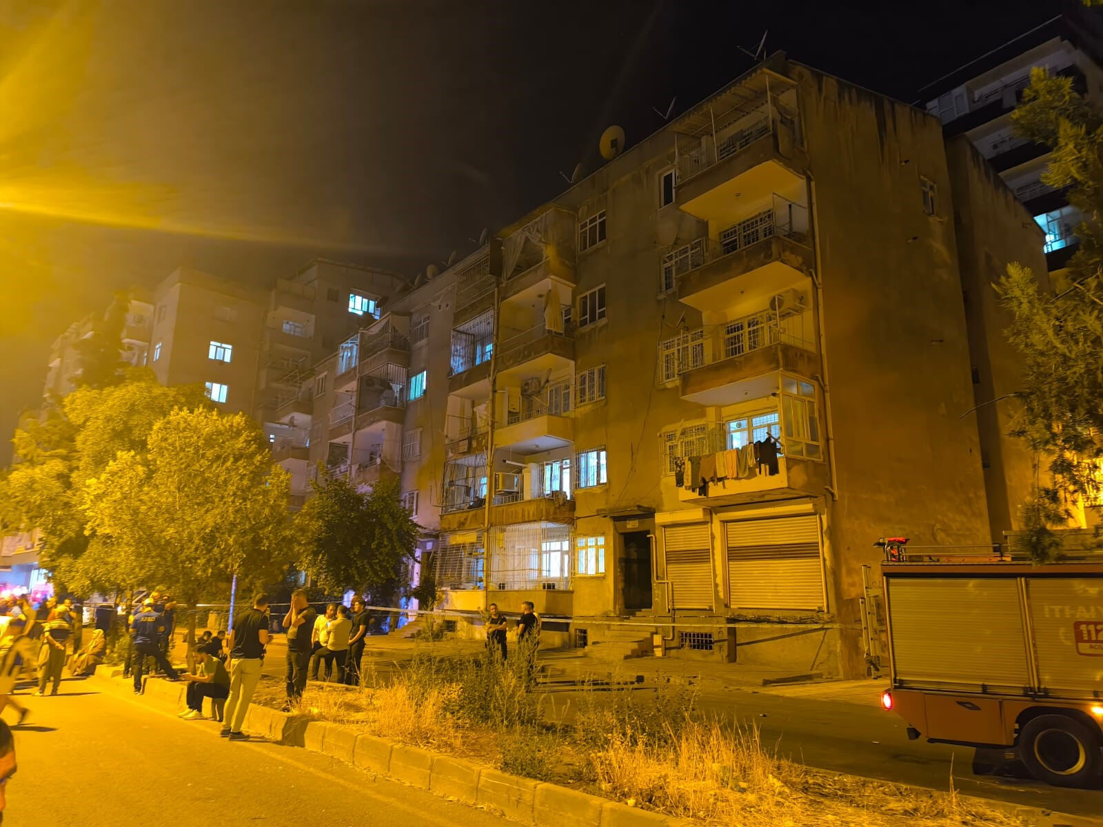 Yapılan ihbar harekete geçirdi! Apartman apar topar tahliye edildi - 1. Resim