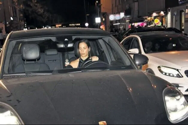 Zehra Çilingiroğlu'nun özel plakalı yeni aracı! Değeri dudak uçuklattı - 2. Resim