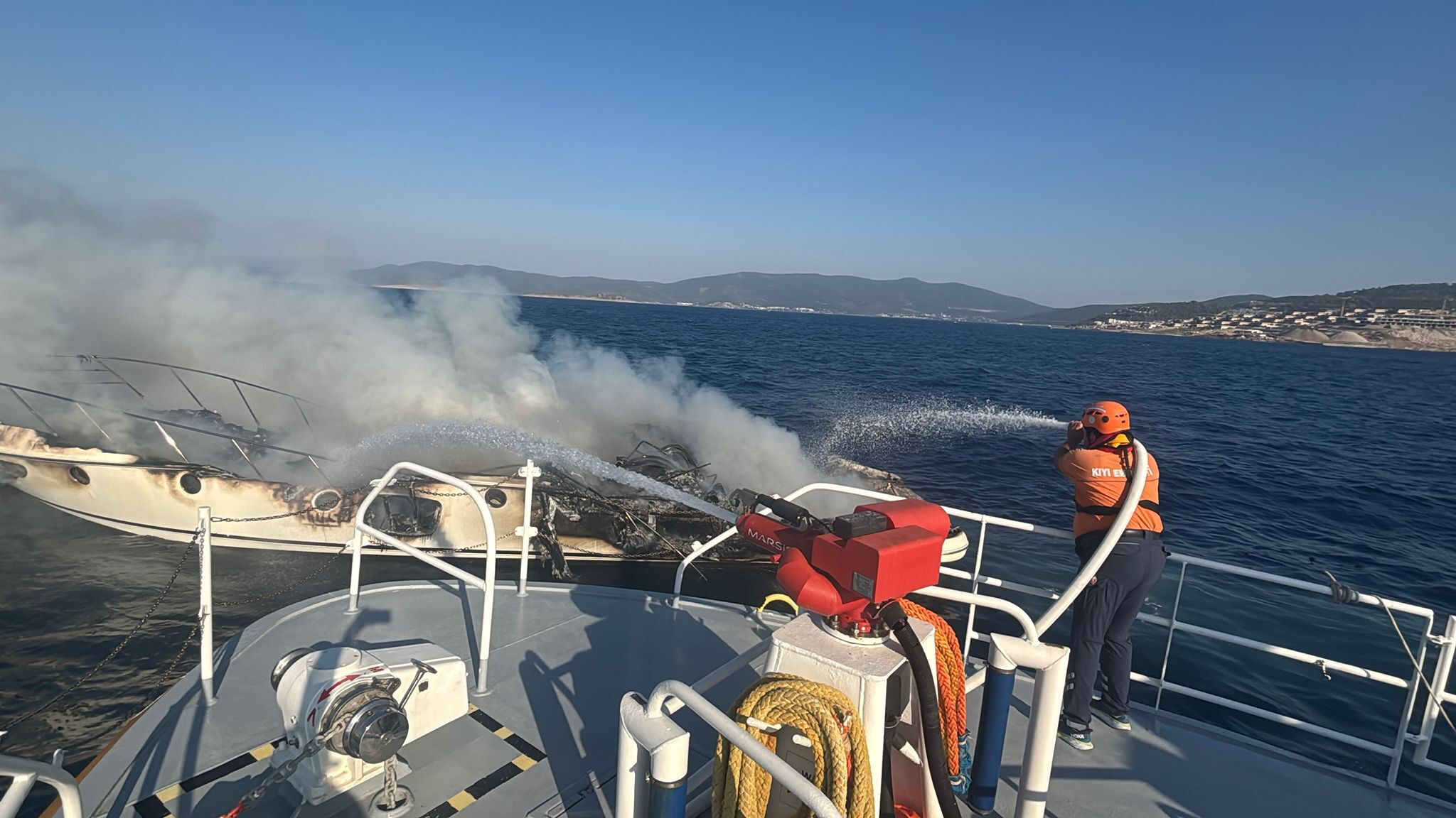 1,5 milyon dolarlık zarar! Bodrum cayır cayır yanan lüks yat battı - 2. Resim