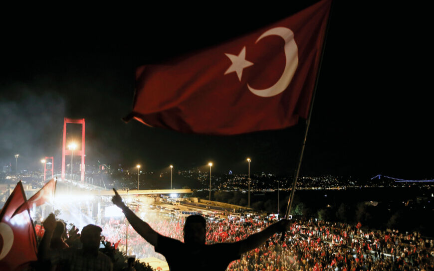 14 Temmuz yarım gün mü, bankalar, noterler, kargolar çalışıyor mu? 15 Temmuz resmi tatili öncesi merak edildi - 2. Resim
