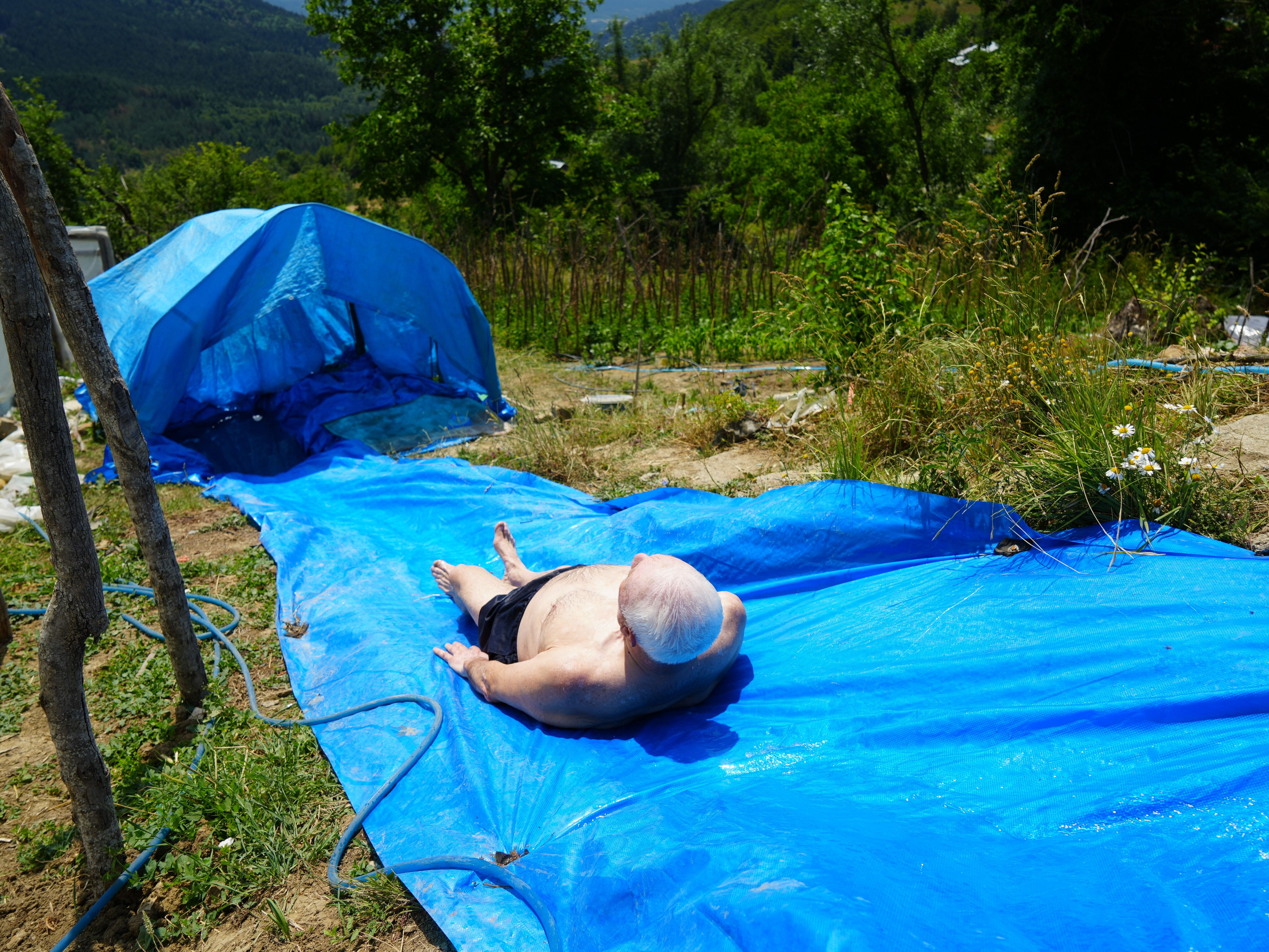 60 yaşında İstanbul'dan köye yerleşti, bahçesini aquaparka çevirdi!