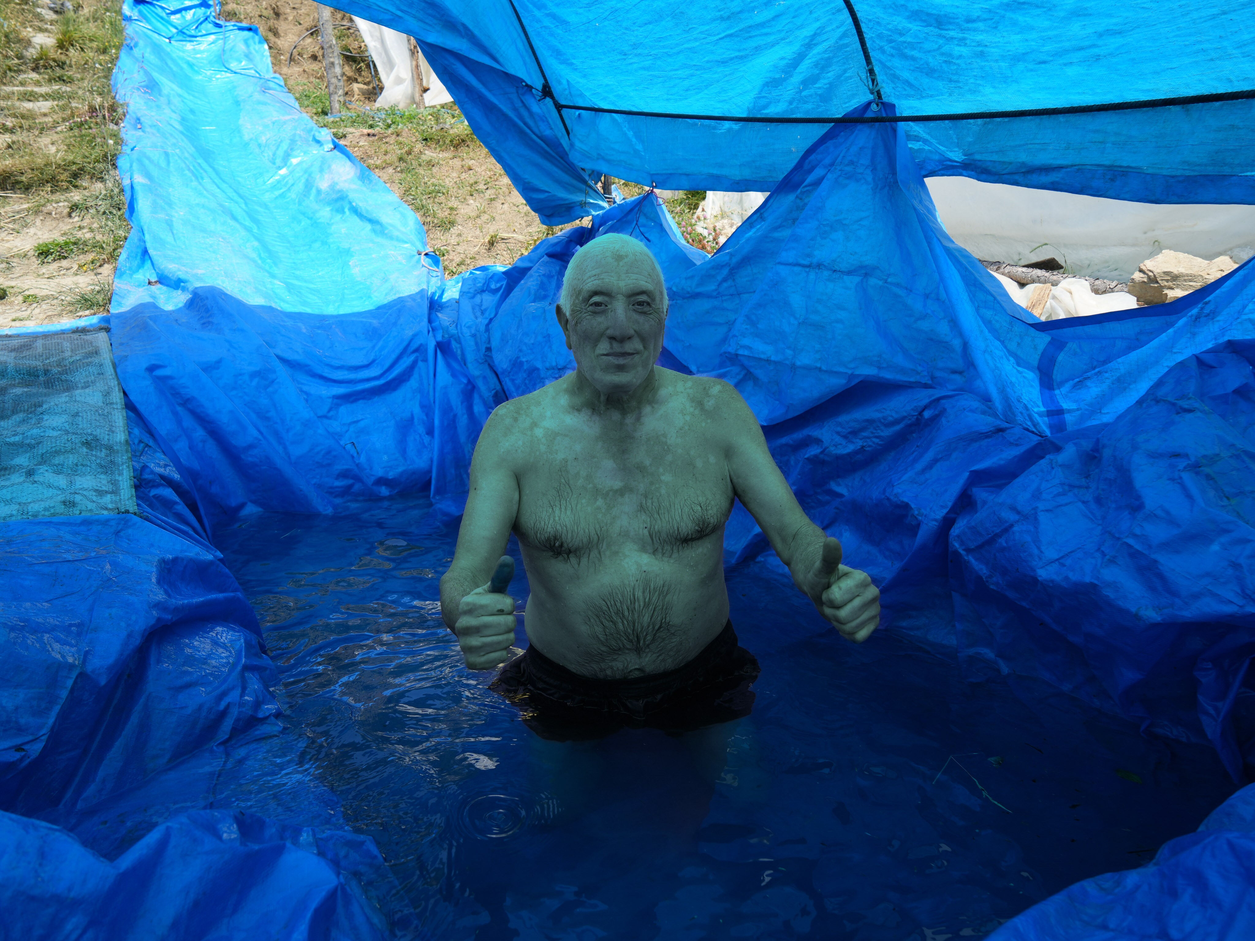 60 yaşında İstanbul'dan köye yerleşti, bahçesini aquaparka çevirdi!