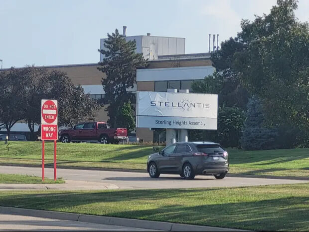 ABD’de ünlü fabrikaya baskın! Barikat kuruldu, çalışanlar tahliye edildi - 1. Resim