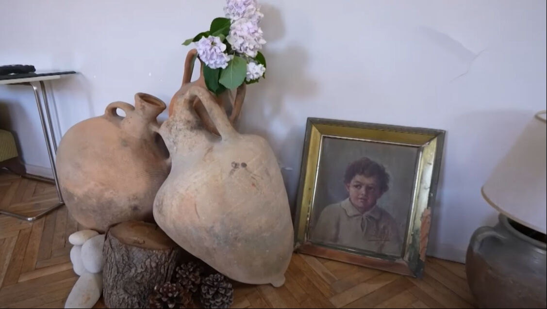 Adeta bir müze! Oyuncu Tiraje Başaran'ın evi gündem oldu: Bir bakan bir daha baktı... - 3. Resim