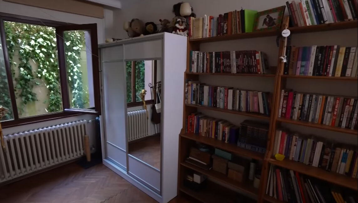 Adeta bir müze! Oyuncu Tiraje Başaran'ın evi gündem oldu: Bir bakan bir daha baktı... - 7. Resim