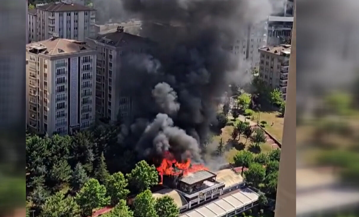 Ataşehir'de restoran yangını! Çok sayıda ekip seferber oluyor - 1. Resim
