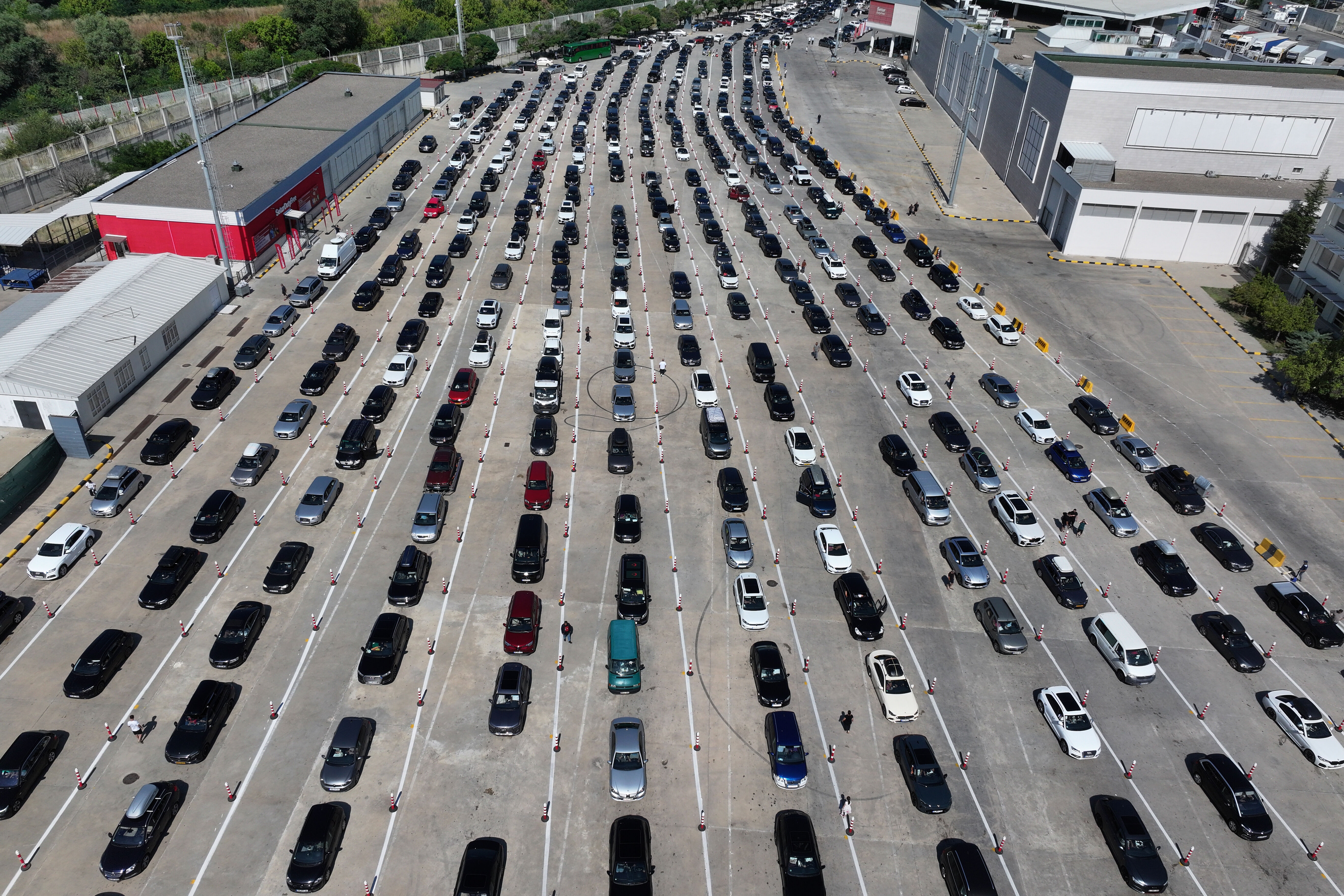 Avrupa'dan Türkiye'ye akın akın geliyorlar! Sezon başladı, 620 bin kişi ülkeye giriş yaptı - 2. Resim