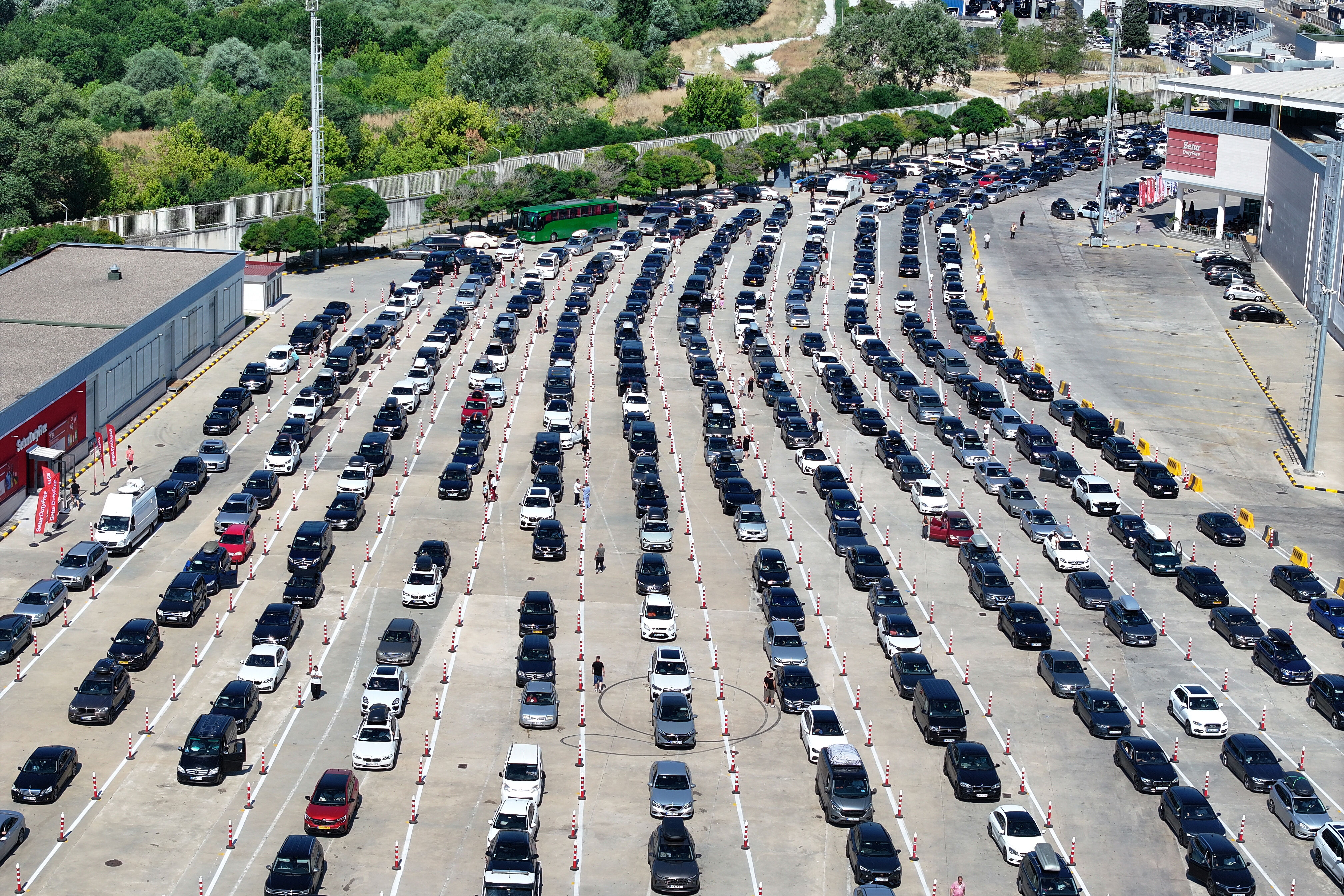 Avrupa'dan Türkiye'ye akın akın geliyorlar! Sezon başladı, 620 bin kişi ülkeye giriş yaptı - 1. Resim