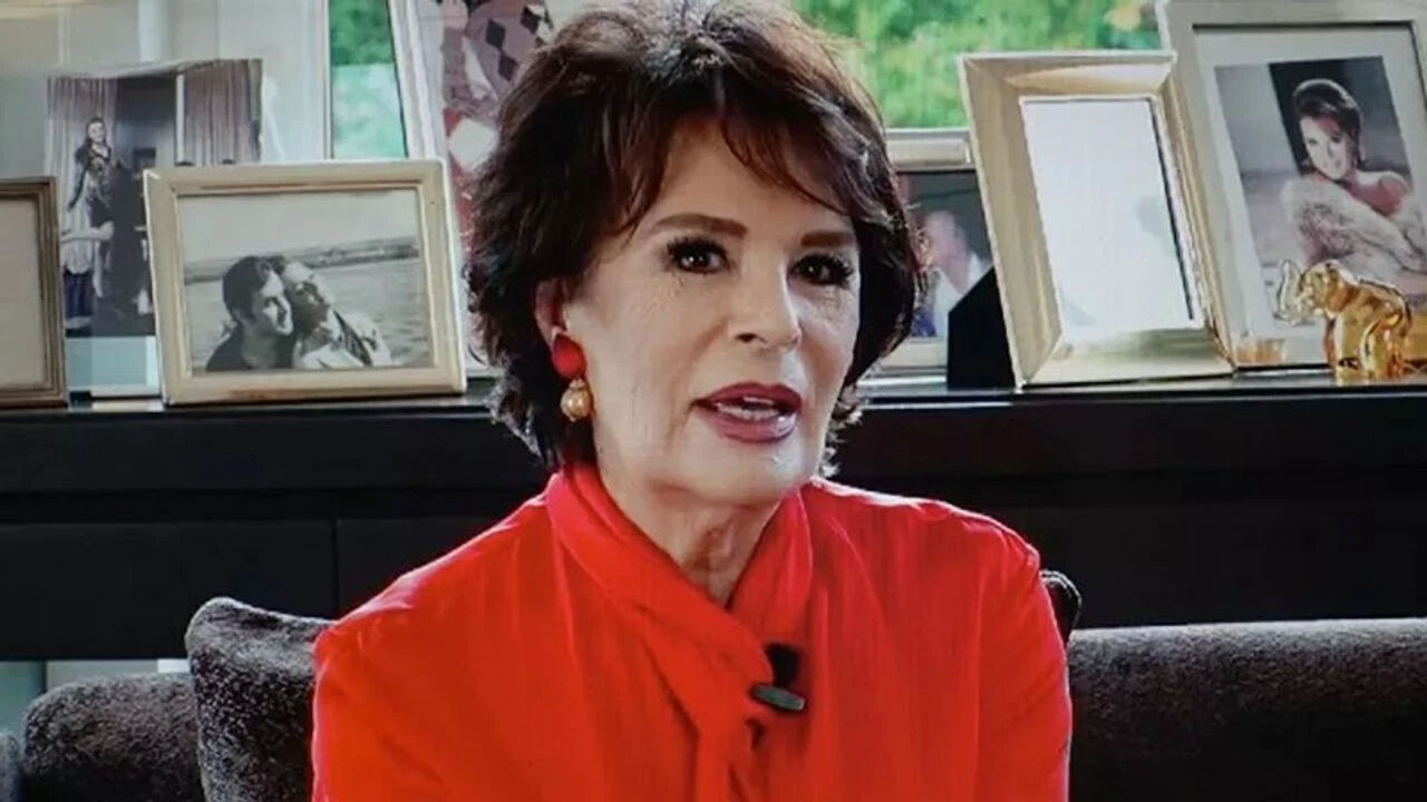 Bulaşıkçılık yaparken keşfedildi! Hülya Koçyiğit’in desteğiyle hayatı değişti - 7. Resim