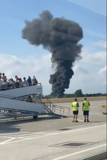 Büyük bir patlamayla alev aldı! Londra havalanan uçak kısa süre sonra çakıldı - 2. Resim