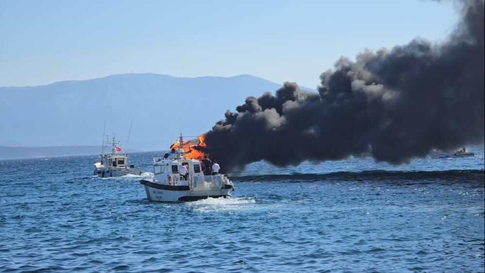Dalyan Marina’da lüks yat yandı! Deniz itfaiyesi seferber oldu - 2. Resim