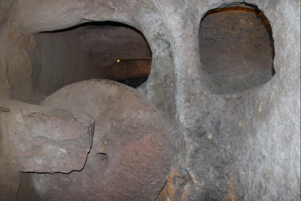 Dedesinden kalan konağı temizlerken buldu! İki bin yıllık el izleriyle yaşıyor - 3. Resim