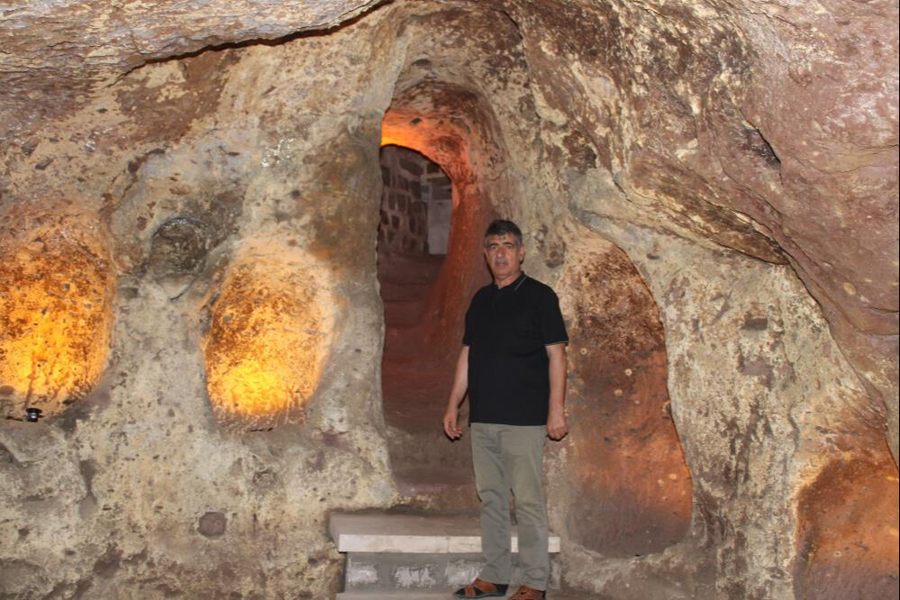 Dedesinden kalan konağı temizlerken buldu! İki bin yıllık el izleriyle yaşıyor - 2. Resim