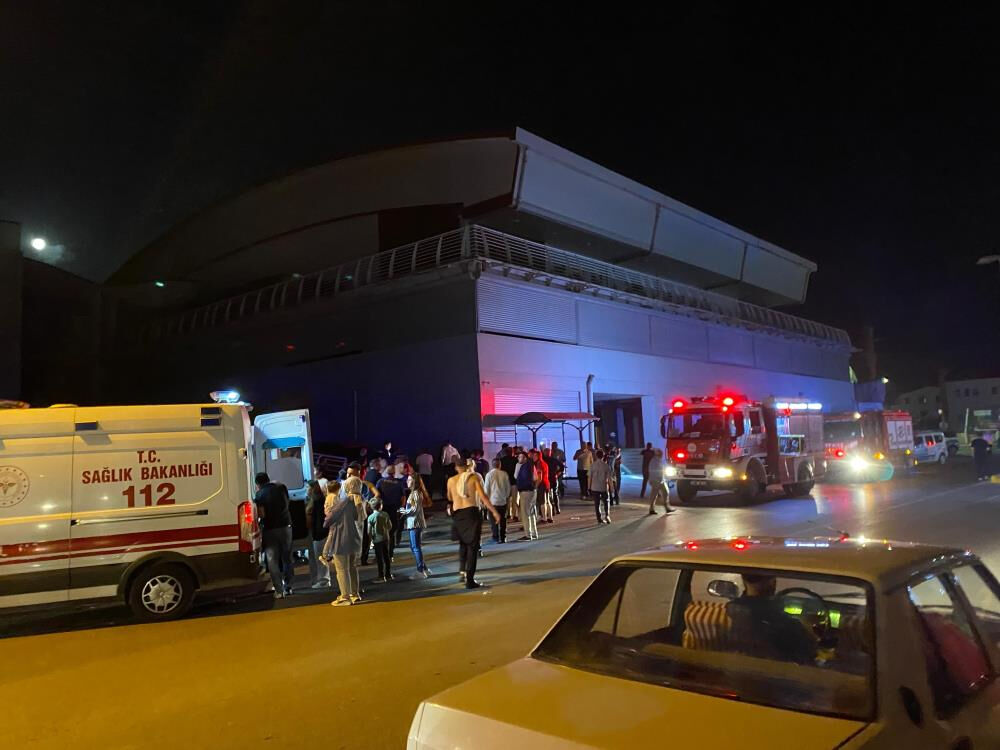 D&uuml;ğ&uuml;n değil korku filmi! İnsanlar hastanelik oldu... Her yer karanlığa b&uuml;r&uuml;nd&uuml;, dumanlar yayıldı - 5. Resim