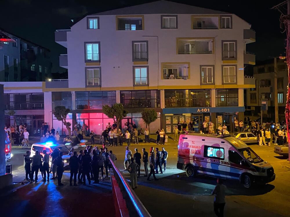 D&uuml;ğ&uuml;n değil korku filmi! İnsanlar hastanelik oldu... Her yer karanlığa b&uuml;r&uuml;nd&uuml;, dumanlar yayıldı - 3. Resim