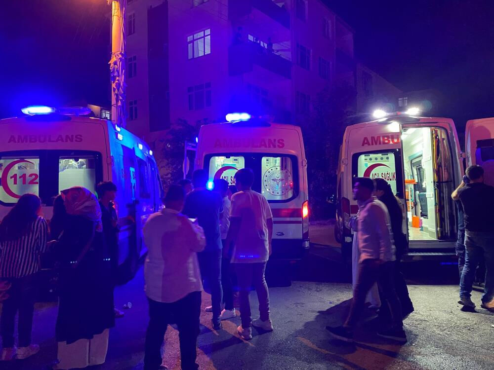 D&uuml;ğ&uuml;n değil korku filmi! İnsanlar hastanelik oldu... Her yer karanlığa b&uuml;r&uuml;nd&uuml;, dumanlar yayıldı - 1. Resim