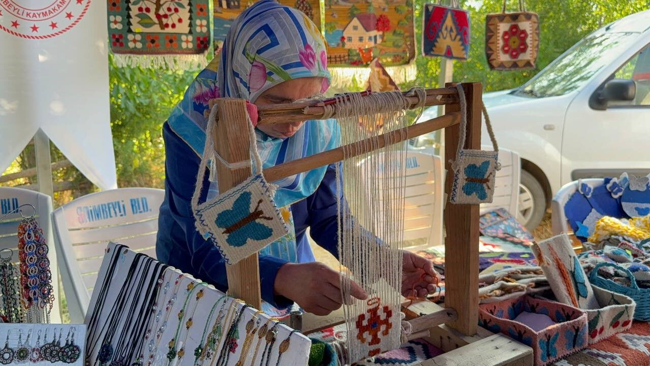 Dünyada tek, sadece 20 günü var! Görmek isteyenler o ilçeye akın etti - 3. Resim