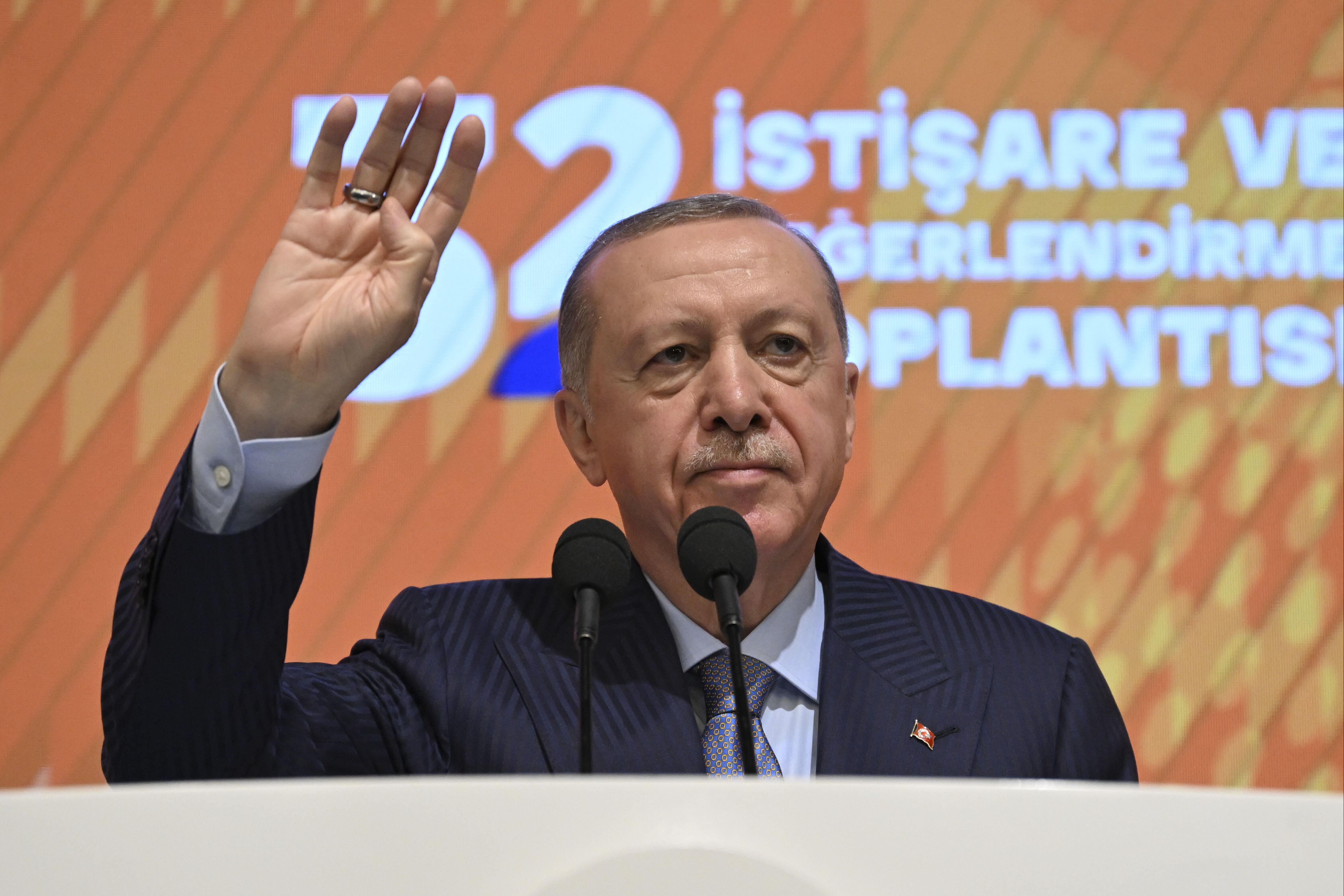 Erdoğan konuştu, salon ayakta alkışladı! Özgür Özel'e 'ümmetçilik' tepkisi - 1. Resim