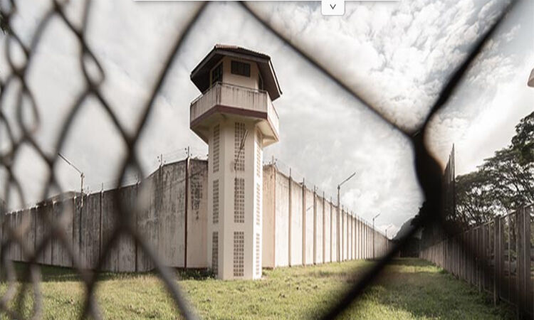 Fransa’da akılalmaz firar! Mahkum valize saklanıp kaçtı - 1. Resim