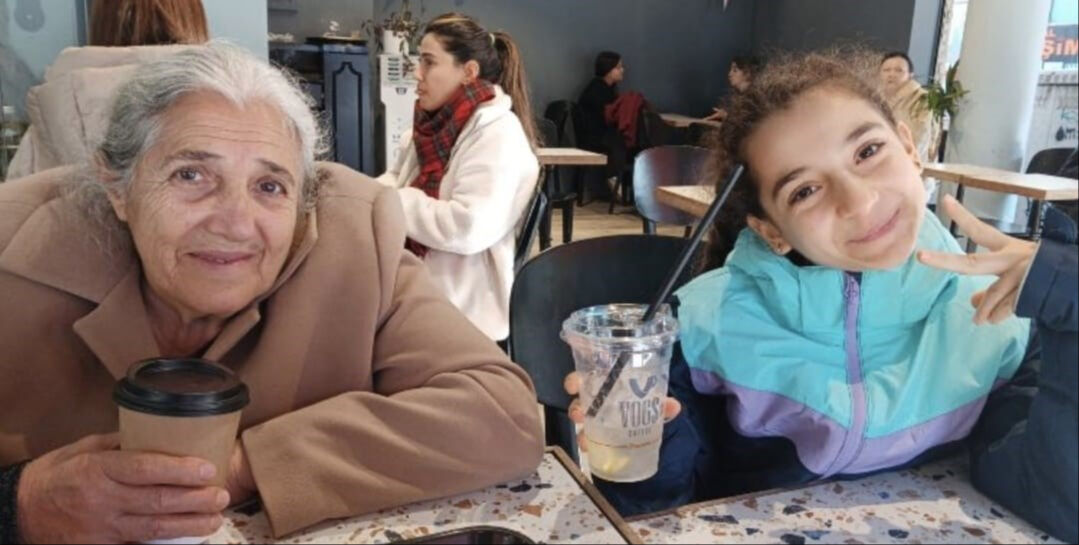 Her cümlesinde gözyaşı aktı! "Kızım yatağında ölü bulundu, cesedini piliç kamyonunun içinden aldım!" Gülçin-Mina Akişli