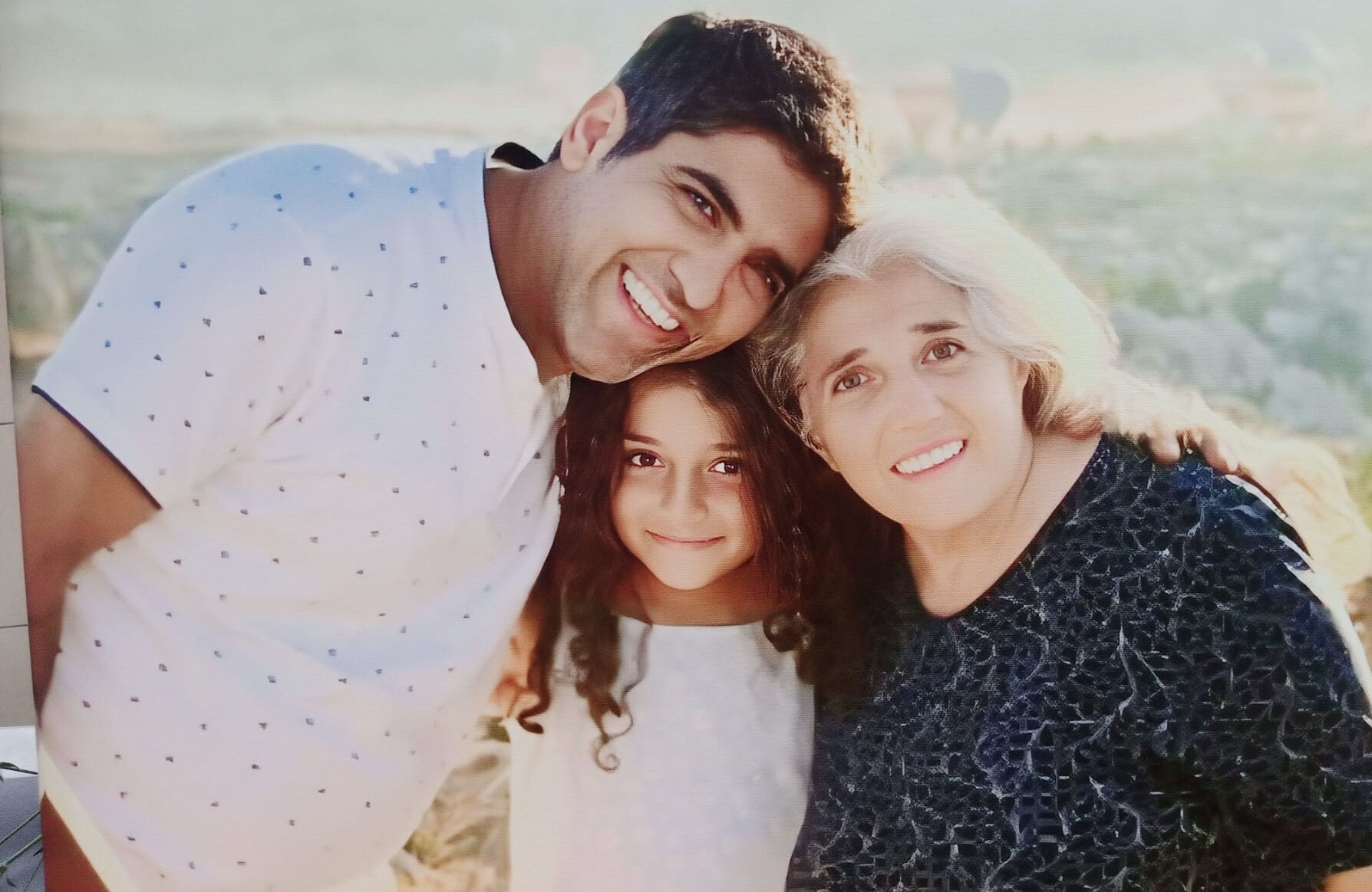 Her cümlesinde gözyaşı aktı! "Kızım yatağında ölü bulundu, cesedini piliç kamyonunun içinden aldım!" Şenol, Mina ve Gülçin Akişli