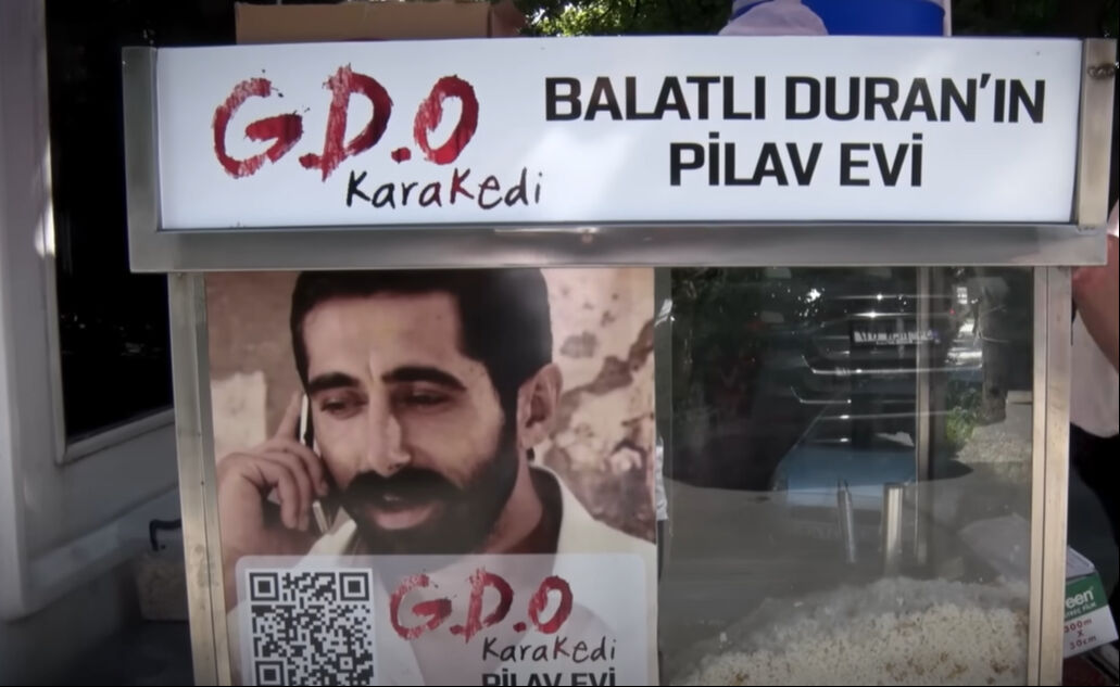 'Kolpaçino’nun ünlü oyuncusu Volkan Başaran şimdi sokakta pilav satıyor! Görenler gözlerine inanamadı - 3. Resim