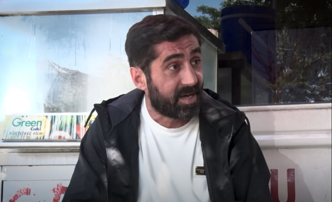 'Kolpaçino’nun ünlü oyuncusu Volkan Başaran şimdi sokakta pilav satıyor! Görenler gözlerine inanamadı - 2. Resim