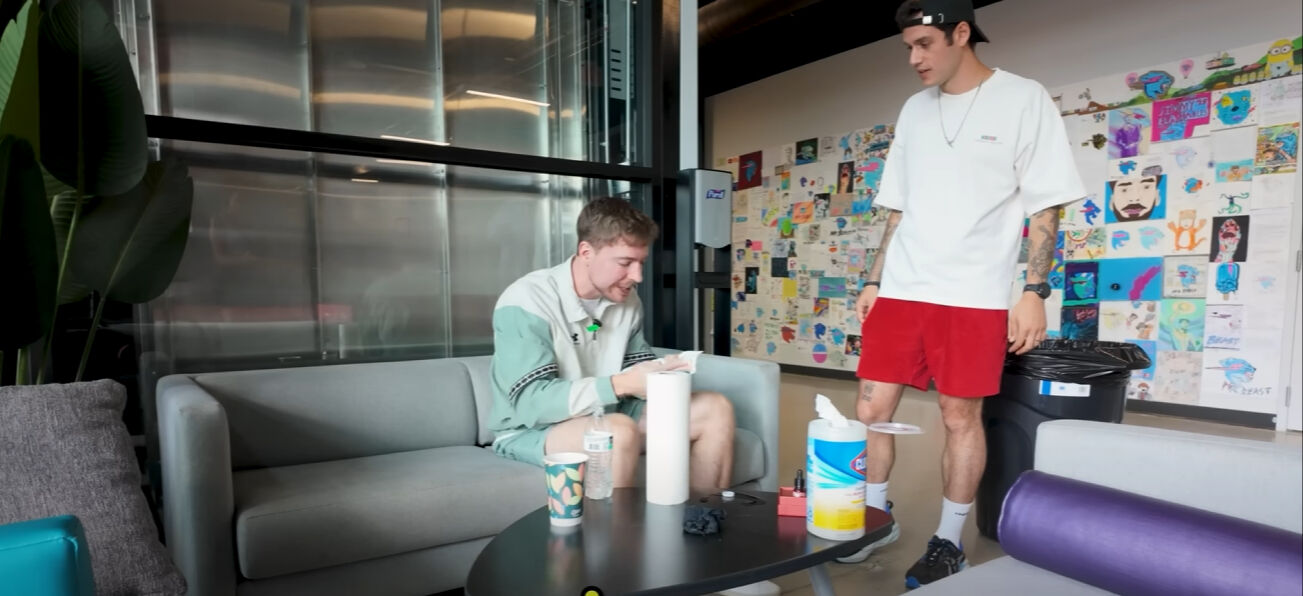 MrBeast’in 100 milyon dolarlık stüdyosu! YouTube'un 1 numarasına Türk ziyareti Mr. Beast'e, kendisiyle özgünleşen acı soslarını deneten Orkun Işıtmak, ünlü isme hayatının şokunu yaşattı