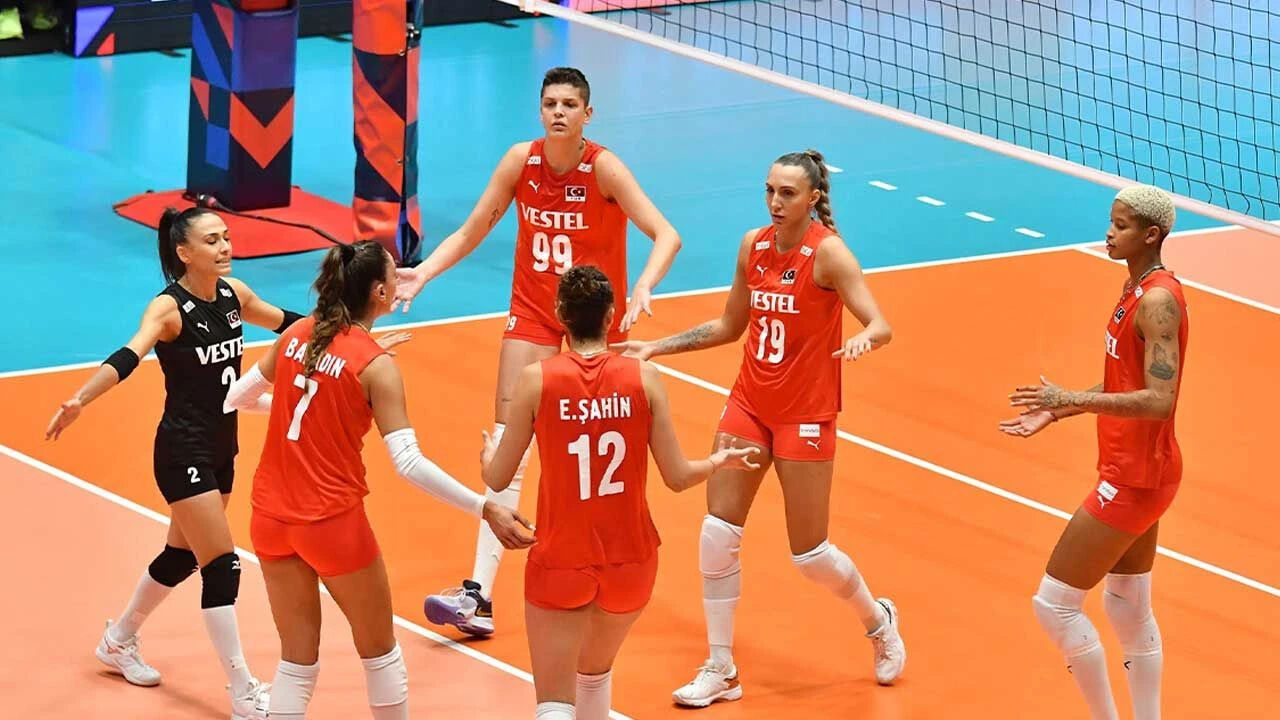 Sırbistan-Türkiye voleybol maçı hangi kanalda, ne zaman? Filenin Sultanları A Milli Kadın Voleybol Takımı maç kadrosu - 1. Resim