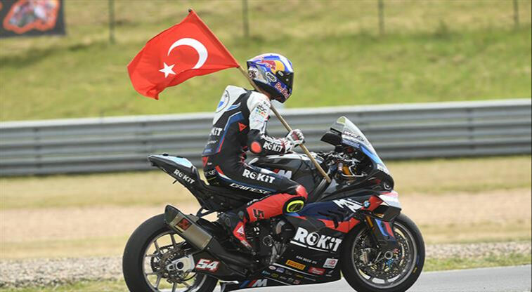 Toprak Razgatlıoğlu kaç yaşında, aslen nereli, babası kim? Dünya Superbike Şampiyonası'nda (WSBK) Razgatlıoğlu 3'te 3 yaptı! - 1. Resim