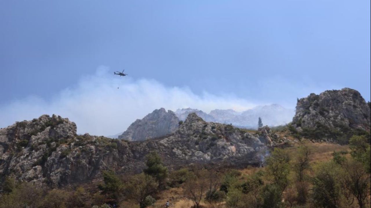 Vatandaşlar fark etti! Hatay'da orman yangınına ekiplerden jet müdahale Vatandaşlar fark etti! Hatay'da orman yangınına ekiplerden jet müdahale