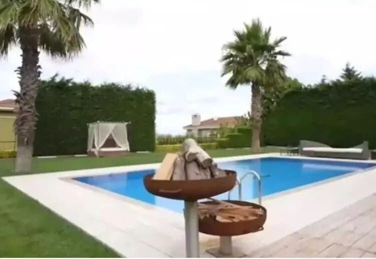 120 milyonluk yatırımdan sonra şimdi de saray gibi ev! Berdan Mardini'nin Beyaz köşkü görenleri şaşırttı - 4. Resim