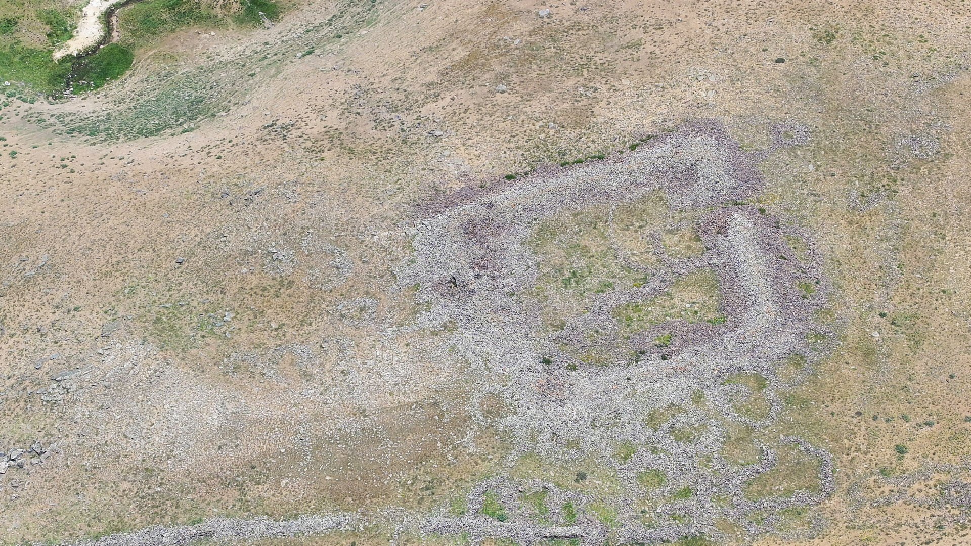 3 bin rakımlı bölgede bulundu! Yeraltında devasa yapı: 50 odası var - 1. Resim