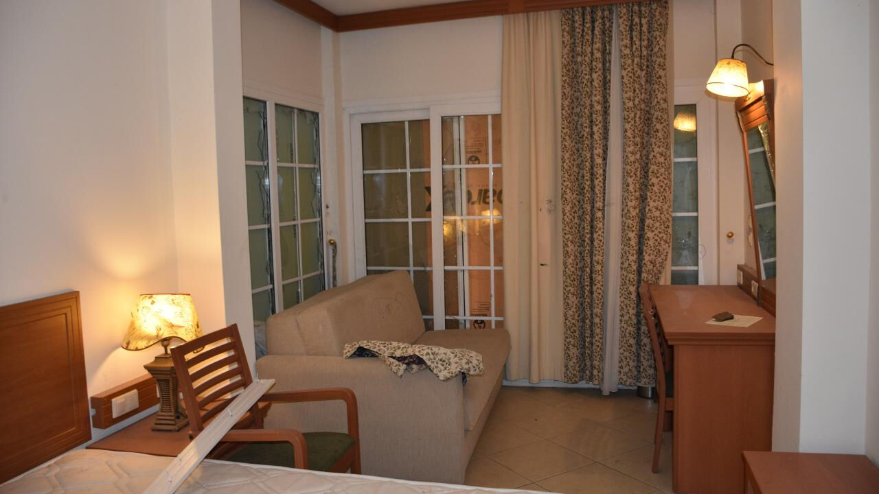 9 yıldır temizlik dahi yapılmıyor! 15 Temmuz'da Erdoğan'a suikast izleri Marmaris'teki otelde tazeliğini koruyor - 1. Resim