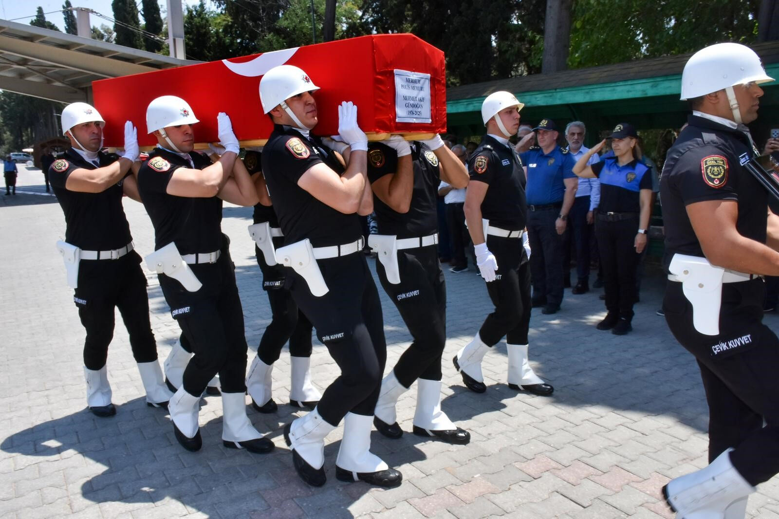 Acı haber Adana'dan... Polis memuru kör kurşuna kurban gitti - 2. Resim