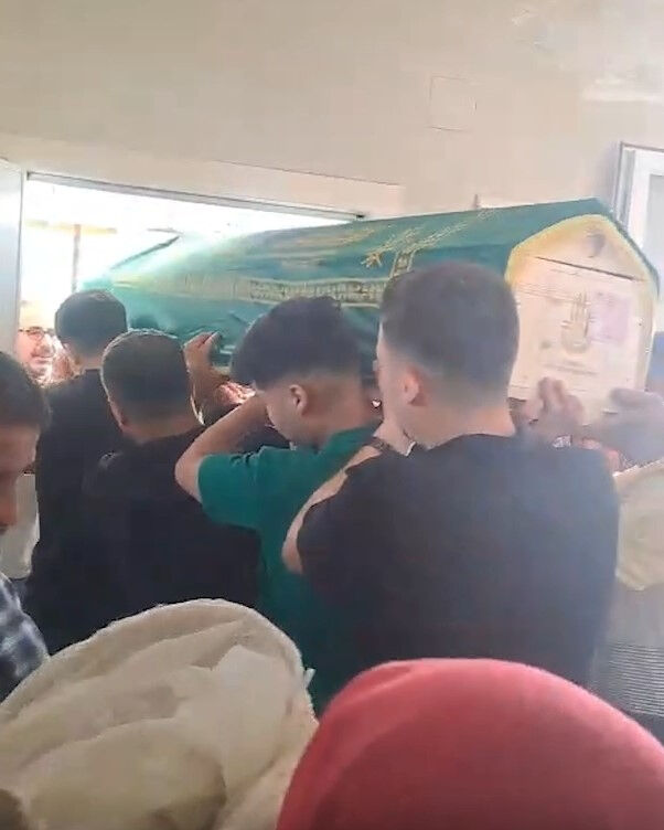 Ayşe'yi öldürüp cesedini valizle yola attı! Caninin ilk işi evini kırmızıya boyatmak olmuş - 2. Resim