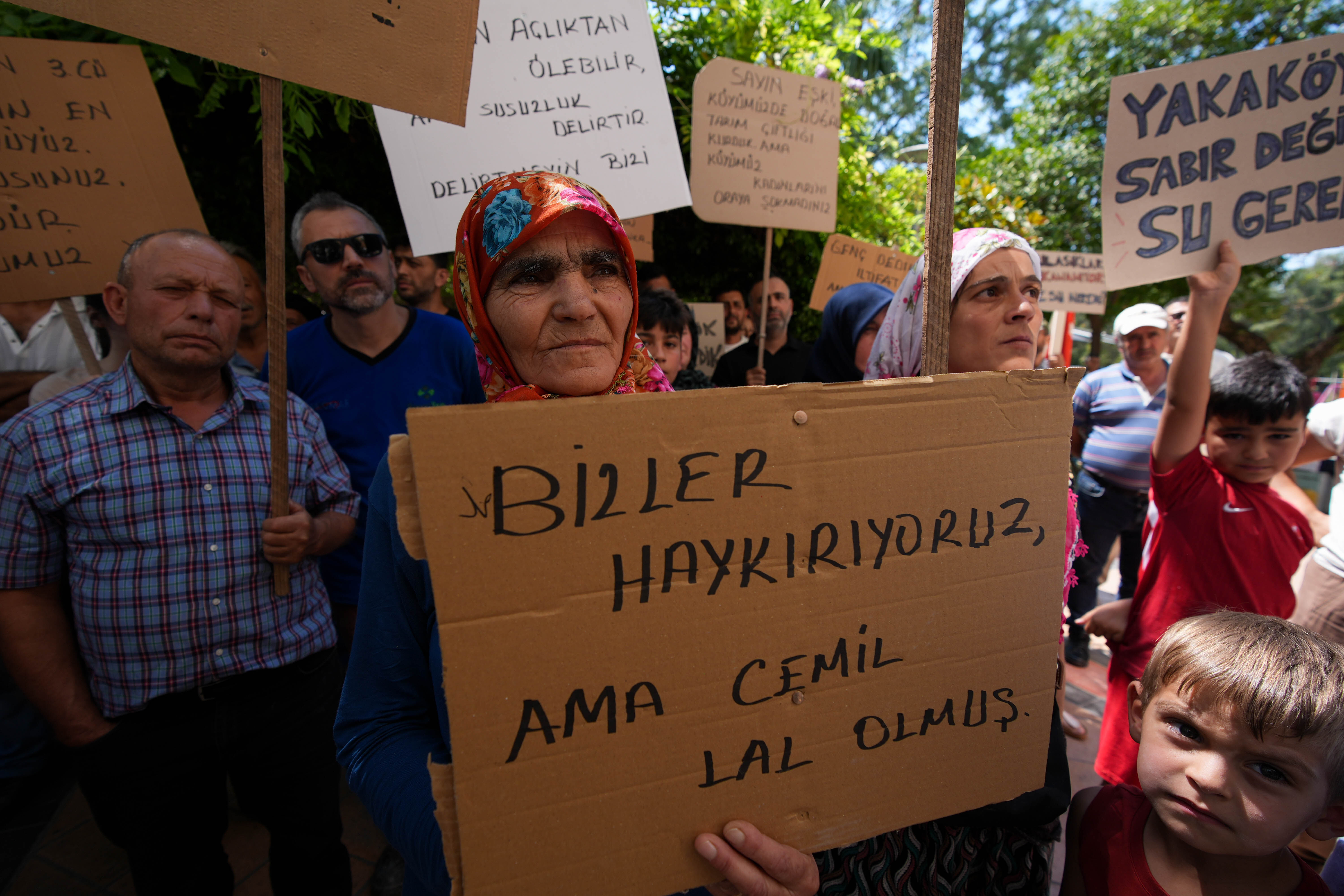CHP'li belediyede kesik su sorunu vatandaşı perişan etti! 20 gündür gelmedi, halk sokağa döküldü - 3. Resim
