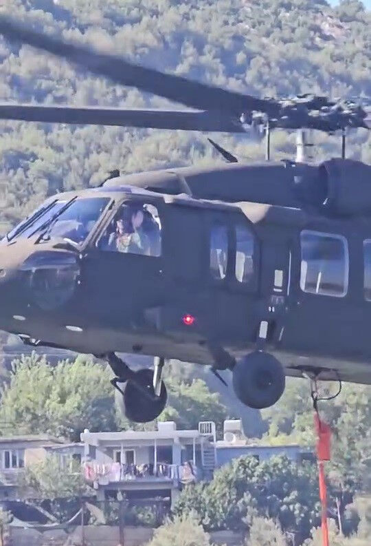 Çocuğa selam göreve devam! Küçük kızın babası konuştu: Pilotların görebileceğini sanmıyordum - 2. Resim